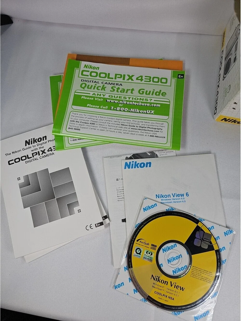 New Nikon COOLPIX 4200 4.0MP Digital Camera Silver Box Manual & Battery Charger